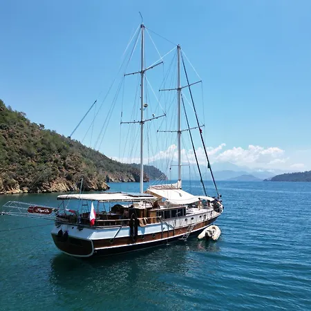 Hayat Bu, Boot Hotel en barco