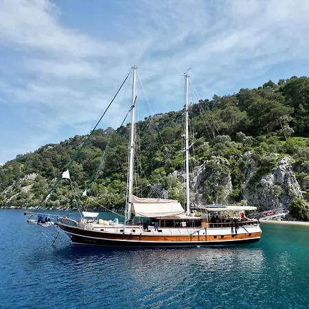 Πλωτό κατάλυμα Hayat Bu, Boot