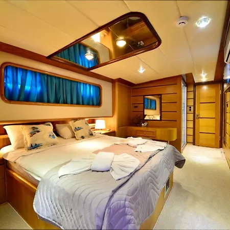 Hayat Bu, Boot Hotel en barco