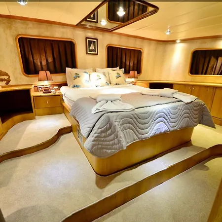 Hotel en barco Hayat Bu, Boot