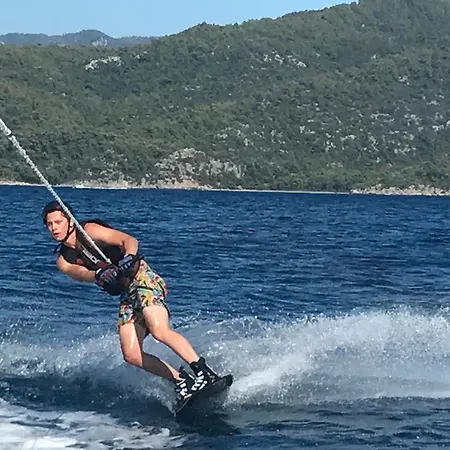 Hayat Bu, Boot Πλωτό κατάλυμα